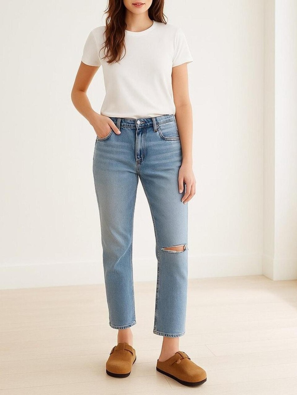 Current/Elliott Light Blue Straight Leg Jeans with Knee Rip